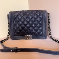CHANEL 霧面牛皮銀釦 中號 Le Boy 午夜藍
