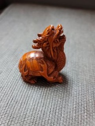 精緻黃楊木手工名家雕刻 龍龜（5×4.5公分）玉松款
