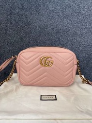 GUCCI GG Marmont 鏈條相機包 粉色