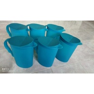 pitcher/jug tupperware...