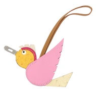 近全新愛馬仕 Birdy KellyPlate形包飾，Veau Epsom 鴕鳥皮，Anion Mauve Sylvestre 紫羅蘭色，Nata Jaune Citron 檸檬黃，W 印記 (202