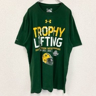 เสื้อยืดคอกลมแขนสั้นพิมพ์ลาย NCAA American Football ของ Under Armour มือสอง สีเขียว ไซส์ L