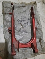 Swingarm garpu belakang capit udang GL100 GL 100 merah original nos