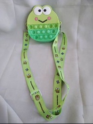 Sanrio Keroppi 大眼蛙矽膠按按樂斜孭袋