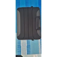 Small laptop and tablet carry case