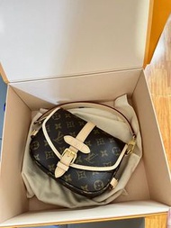 Lv Saumur BB(有單有原裝盒)