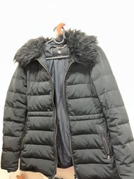 Zara女版羽絨外套有腰身$1600$，可蝦皮貨面交可議價