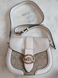 COACH Georgie Saddle Bag 經典花配白色皮革馬車扣斜揹袋