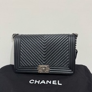 Chanel 黑山形紋復古銀釦BOY28公分