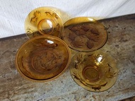 金魚鯉魚浮雕：琥珀玻璃碗盤組 —古物舊貨、懷舊古道具、復古擺飾、早期民藝、生活器物、食器、陶瓷碗盤收藏