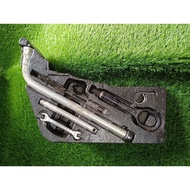 PORSCHE CAYENNE 955 957 EMERGENCY SPARE TYRE TOOL KIT