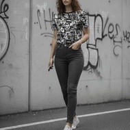 🎁 雙11選禮不煩惱，超值心意一次到【KARL LAGERFELD 卡爾老佛爺】滿版漫畫T恤