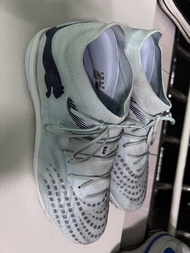 Puma足球鞋