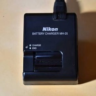 Nikon MH-25  電池充電器