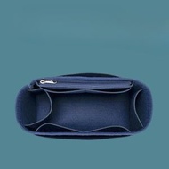 日本暢銷 - 適用 LongChamp 手袋多間格內膽分隔包 手提袋中袋內膽 底長: 29.5cm 高: 17cm 寬: 15cm｜毛毯料帶側面拉鏈 - 深藍 (短柄中號/長柄大號)