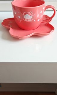 Hello kitty 茶杯花型碟連禮盒