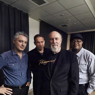 KINYO | ลำโพงบลูทูธพร้อมไมโครโฟนสำหรับร้องคาราโอเกะที่บ้าน พร้อมจอแสดงผล