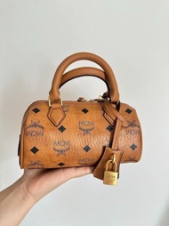MCM Ella 老花滿印金鎖吊墜帆布拼皮革波士頓包肩斜背包迷你女款棕色拼乾邑色