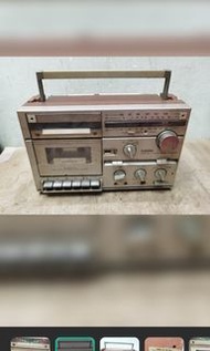 幾十年前旧卡带,收音機.按其它制时有定显示.但马上又冇電了.要维修,可作收藏Those who don't work are just for hiding