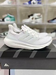 adidas Ultraboost Light 馬拉松跑步鞋 白黑配色