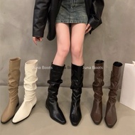Soft leather thigh Boots with a comfortable flat sole - Women's Boots with 2-3cm sole to keep warm i