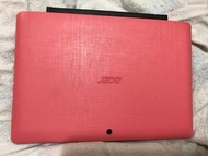 Acer Aspire Switch 10 E 平板電腦，連插頭和叉電線