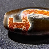 西藏真品甘露丸供雙寶瓶老枯珠老天珠 ， 西藏寺廟出的大年份老甘露丸供老天珠，呢種西藏寺廟出既甘露丸供天店主必收藏，因為寺廟把寺廟手工天珠，古法手工天珠和甘露丸放入古法工藝類似酒埕既瓶裡面密封後，最少係