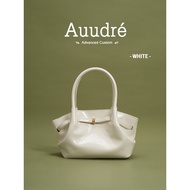 กระเป๋าสะพายข้างผู้หญิง AUUDRE ทรงสี่เหลี่ยมจัตุรัส สีเงิน กระเป๋าสะพายข้างสำหรับเดินทางไปทำงาน กระเ