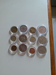 香港:回歸:1997年硬幣:1毫:2毫:5毫:1元:2元:5元:(請注意):市面上:係冇:1O元硬幣:(青馬大橋):2套:(1毫 一帆風順):2毫蝴蝶飛舞:(5亳牛勤奮看上): 一元麒麟鎮 財之寶:(