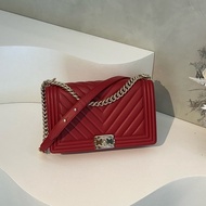 Chanel boy28 V紋紅 金釦