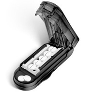 鯨品購 - 藥丸切割器 適用於小型或大型藥丸 多個藥丸切割 方便攜帶 帶蓋防塵 鬆緊可調 防滑設計 可調節藥丸切割器簡單操作一次切割多粒藥丸切割整齊耐用且安全配有定心裝置和刀片防護裝置隨意切割藥片大小