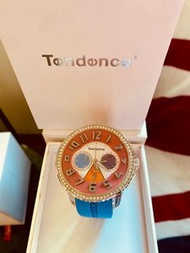 賈靜雯也有瑞士品牌Tendence三眼水鑽天勢錶，明星劉嘉玲代理商品。