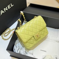 Chanel香奈兒羊皮徽章鏈條23C 方胖子