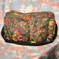 85% new Gregory Twin pocket shoulder bag M Garden Tapestry messenger bag 紅花 綠花 圖案前袋尼龍斜揹袋 側揹袋
