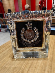 香港警務處（Hong Kong Police Force）徽章的水晶紀念碑紀念品