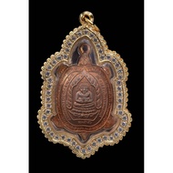 龍婆柳 2538 座山佛財龜

LP Liew Dao Ruam Zhao Shua – Wat Rai Thang Tong

包 TPZ 驗證卡｜包意大利金防水殼

