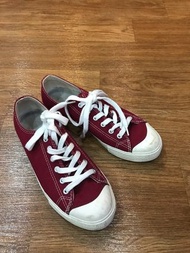 Muji 紅色帆布鞋