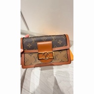 LV MINI DAUPHINE WOC 達芙妮原花雙色金釦鍊帶斜背包