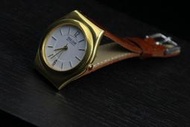 來來鐘錶~庫存新品出清,日本製2035石英機心復古版防水紳士錶,清晰刻度非自動機械錶