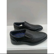sepatu fantofel pria warna hitam produk bata comfit model terbaru