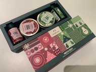 🈹6折 聖誕禮盒 The Body Shop 節日限定版身體護理 禮盒-臻享香梨&喜悅櫻桃  Sweets & Treats Pear & Cherry Essential Gift