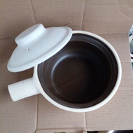 Periuk Tanah bertangkai 700ml (18cm × 7cm)