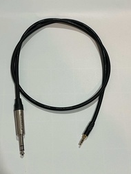 สายaux3.5-trs ทำจากสายชีลสเตอริโอcanareหัวของNeutrik