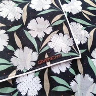 紀梵希 (Givenchy) 復古花卉手帕 女士禮物 18 x 18 英寸