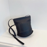 Delvaux daily pin 黑色白綫