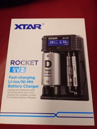 Xtar Rocket SV2 Charger 英規 智慧型充電器 適配器 兩槽 2A 快速充電 具備 LCD 顯示螢幕 與多段電流調節功能
