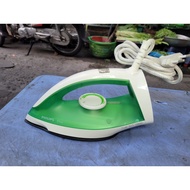 Philips GC-122/79/BC 1200 Watt dry iron is 95% beautiful. Used goods, genuine imported. Power 1200 W