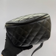 CHANEL 香奈兒 黑色菱格紋牛皮腰包 UNIFORM BUMBAG NO.31 （無卡）