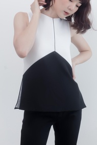 Cont.official Charlotte Top เสื้อแขนกุด คอวี ตัดต่อทูโทน ผ่าข้าง