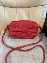 Blue Label Crestbridge 紅色蝴蝶結斜背包